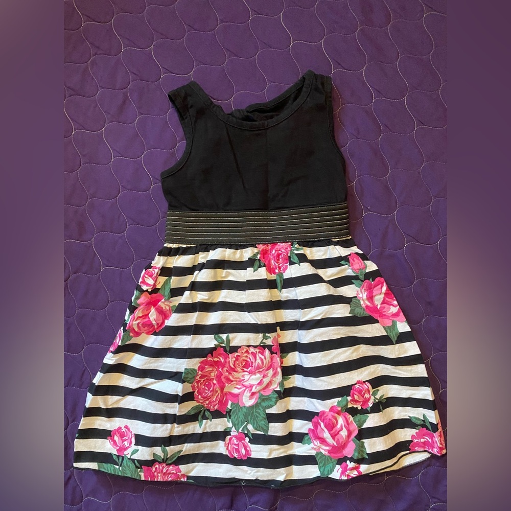 🌟❣️4/$10❣️🌟Xs Girls Black white & pink dress with flowers